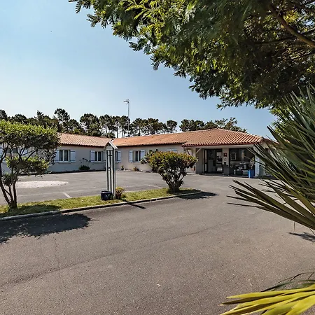 Le Heron Cendre Hotel