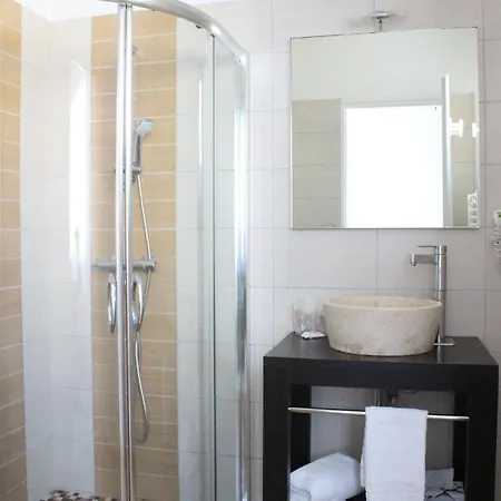 Hotel Le Heron Cendre