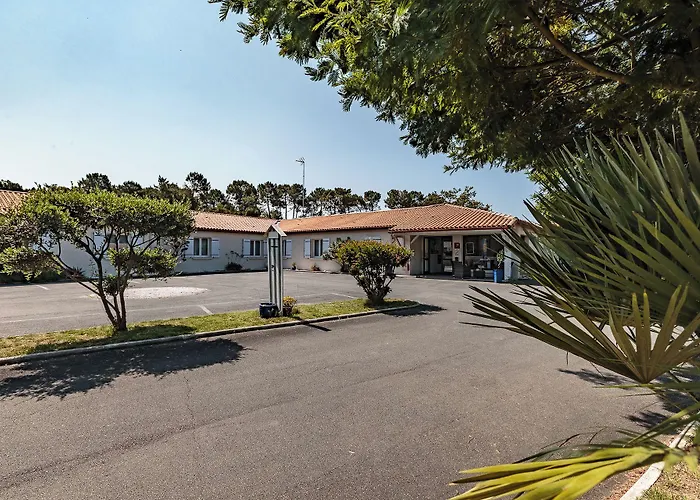 Le Heron Cendre Hotel