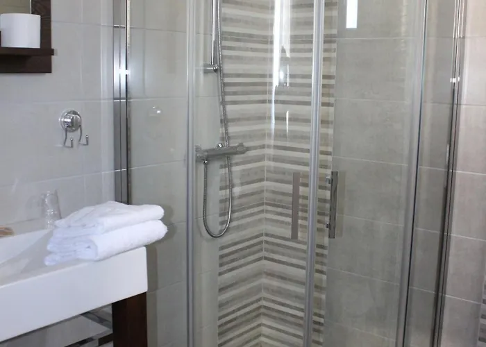 Le Heron Cendre Hotel 3*